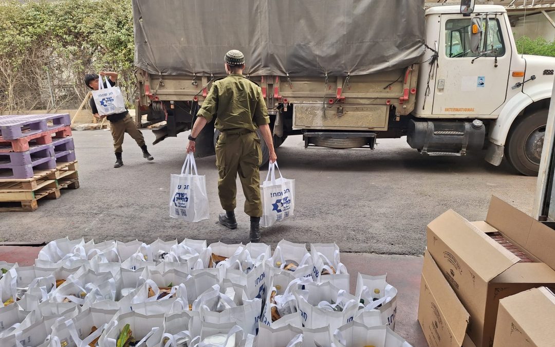 We distributed 640 Passover food baskets to soldiers in need!